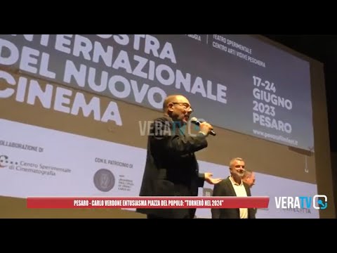 Pesaro – Carlo Verdone entusiasma piazza del Popolo: “Tornerò nel 2024“