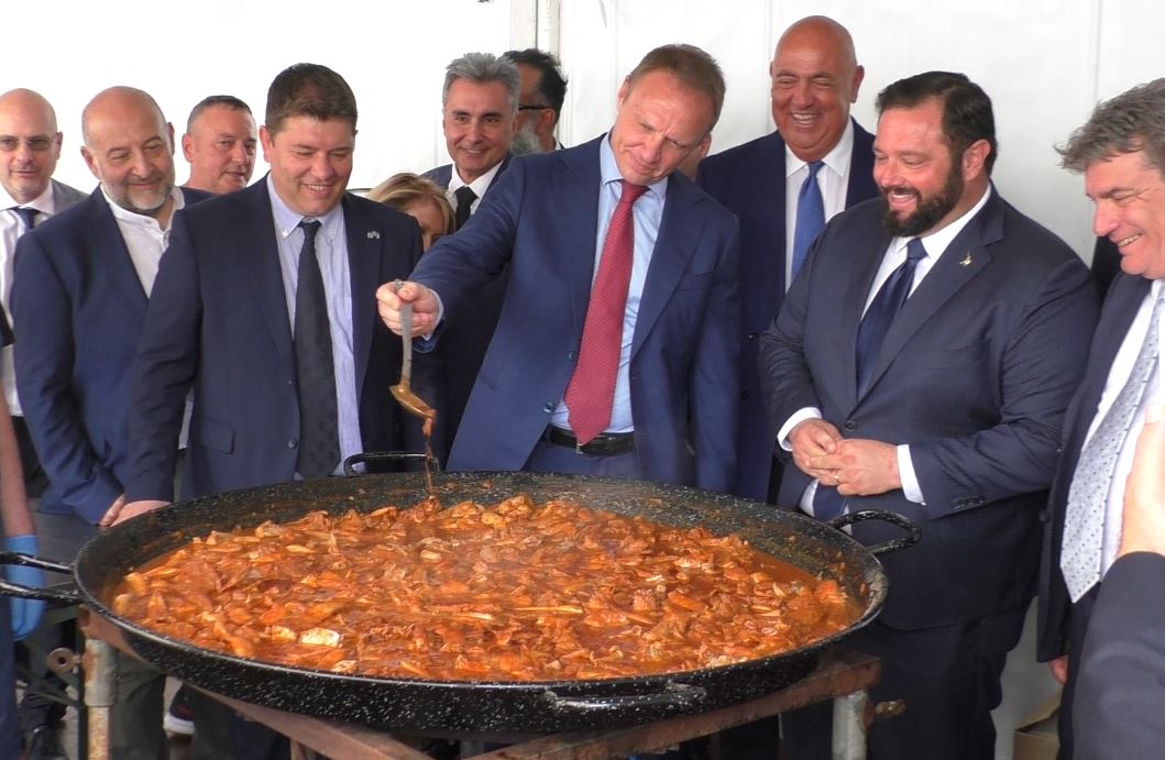 Fano – Il Ministro Lollobrigida: “Brodetto prodotto sovrano dell’Adriatico”