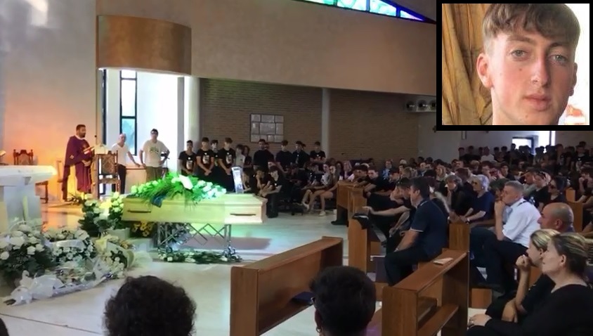 Porto Sant’Elpidio – Chiesa piena per i funerali di Franco Mazelli