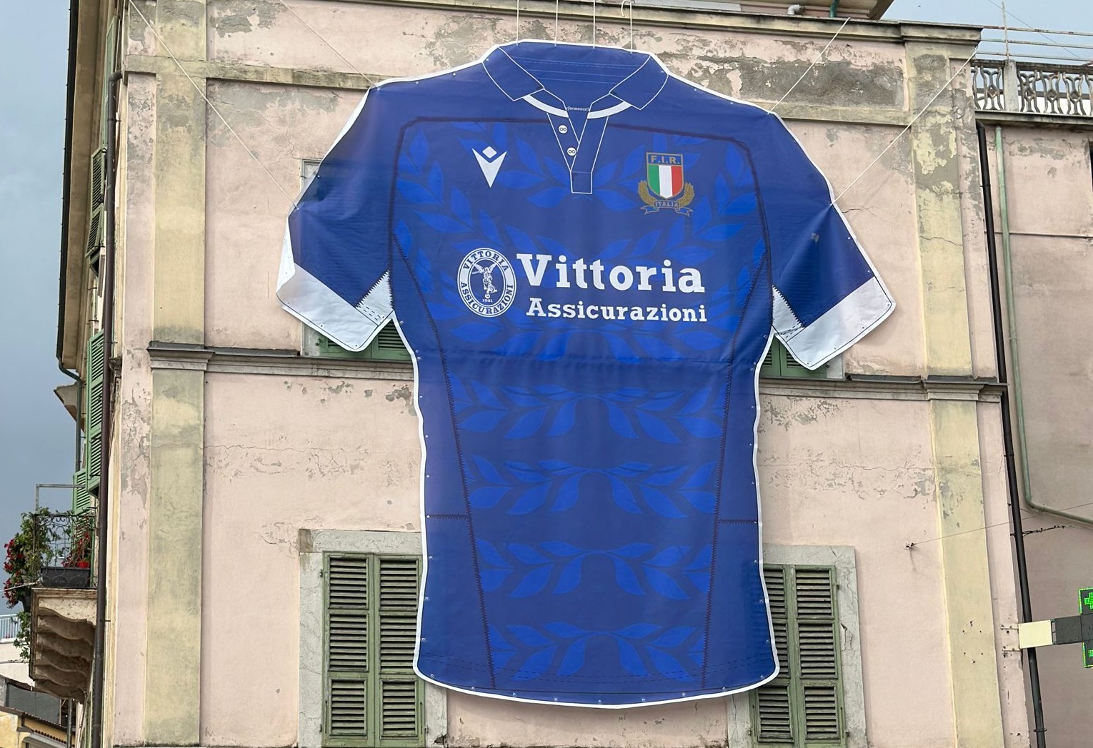San Benedetto celebra l’Italrugby: maglia azzurra in piazza