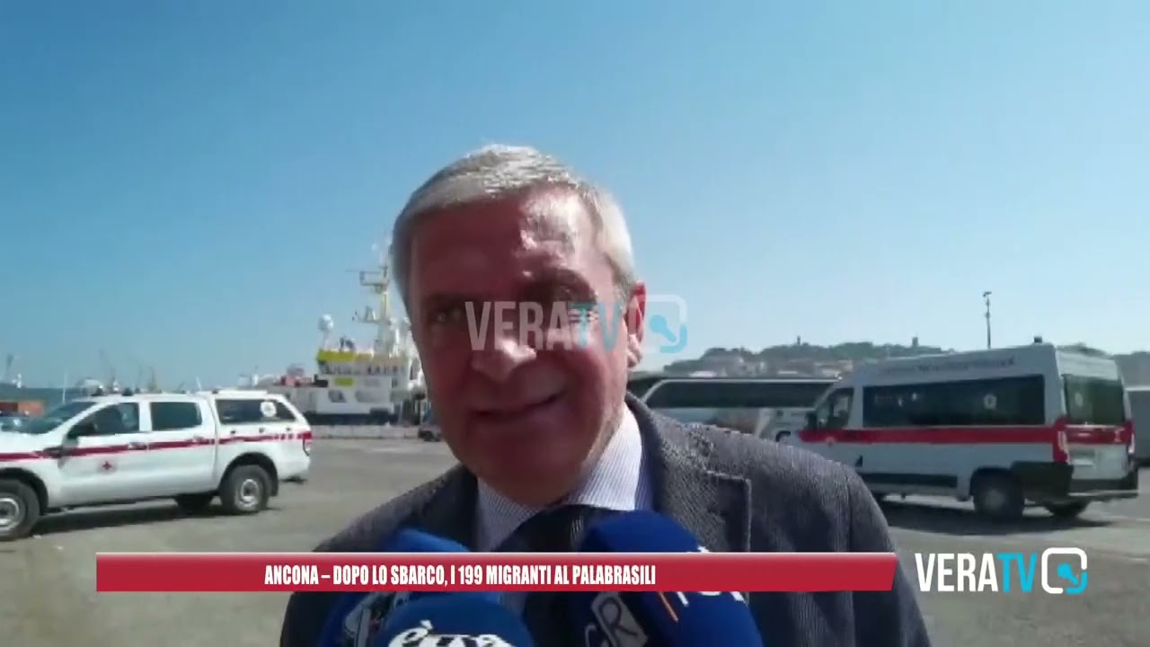 Ancona – Al porto attracca la nave Humanity 1, migranti al Palabrasili