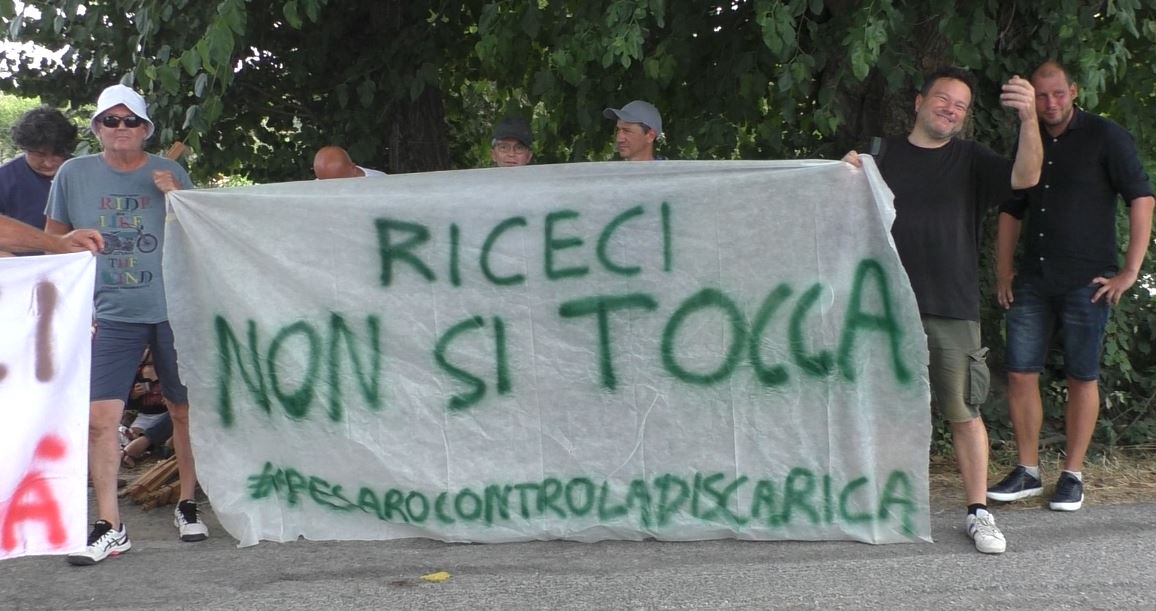 Pesaro – Dietrofront di Marche Multiservizi sulla discarica di Riceci. La protesta degli attivisti