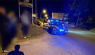 Auto-pirata causa incidente e fugge, la Polizia cerca una Dacia