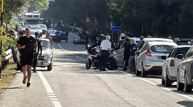 Sbanda con la moto per evitare un cane: papà 40enne muore sulla Statale 80