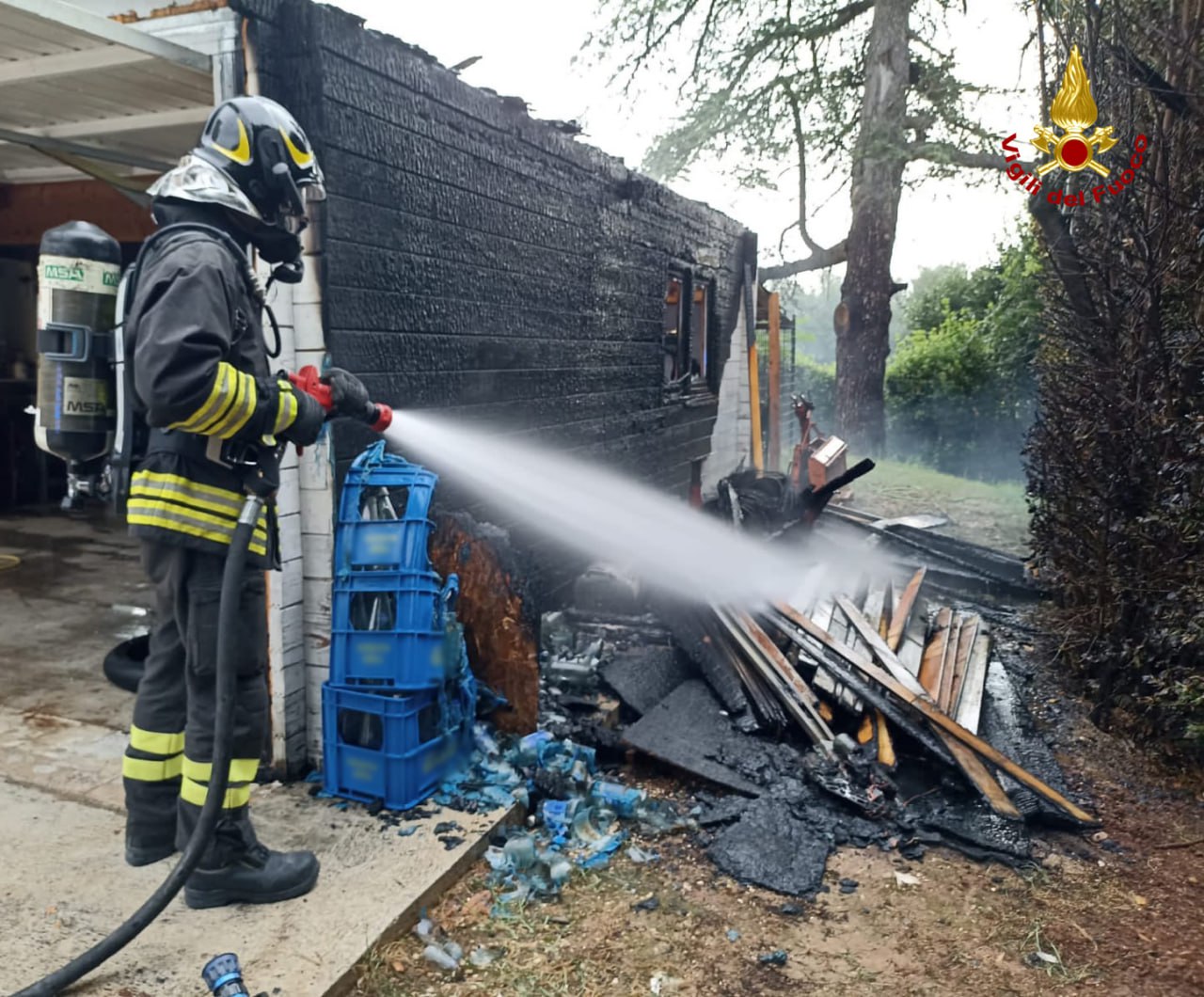 Filottrano – Fiamme nel garage, intervengono i vigili del fuoco