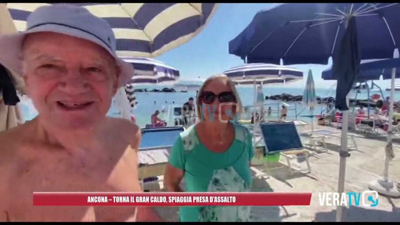 Ancona, torna il gran caldo: spiaggia presa d’assalto