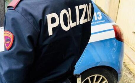 Pescara – Picchia la compagna che ha in braccio la figlia, arrestato 26enne