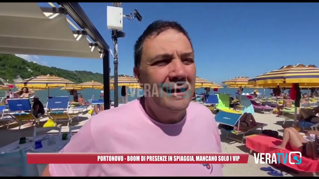 Portonovo – Boom di presenze in spiaggia, mancano solo i vip
