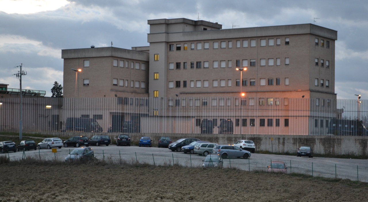 Rapinò alcuni minorenni: 20enne di Ancona passa dai domiciliari al carcere