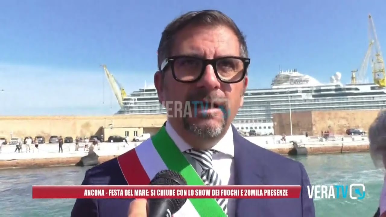 Ancona – Lo show dei fuochi chiude la “Festa del Mare”: oltre ventimila le presenze