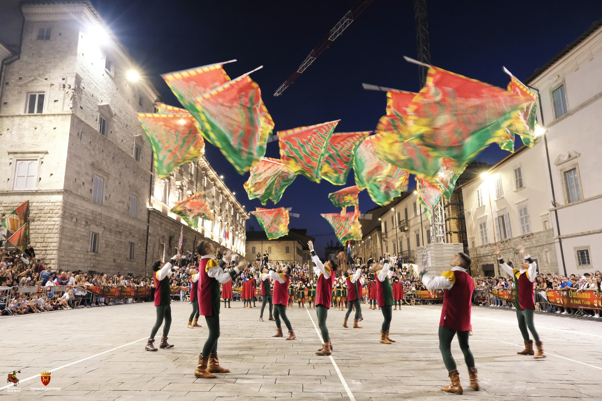 Quintana di Ascoli: quattro sestieri alla Tenzone Aurea per sbandieratori e musici