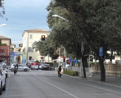 Pesaro – “Tolleranza zero” per chi usa il cellulare alla guida, semaforo verde dai cittadini al nuovo Codice della Strada