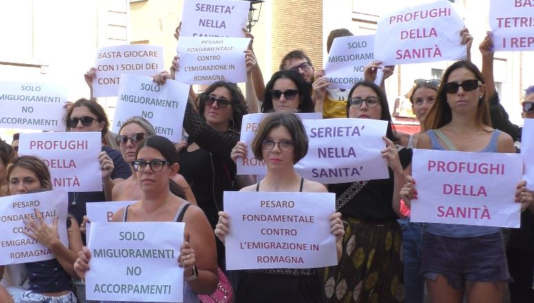 Pesaro – Mamme e papà scendono in piazza: “Nessuno tocchi Pediatria”