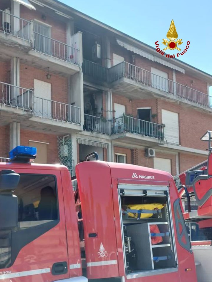 Ascoli – Incendio su balcone, in fiamme alcune suppellettili