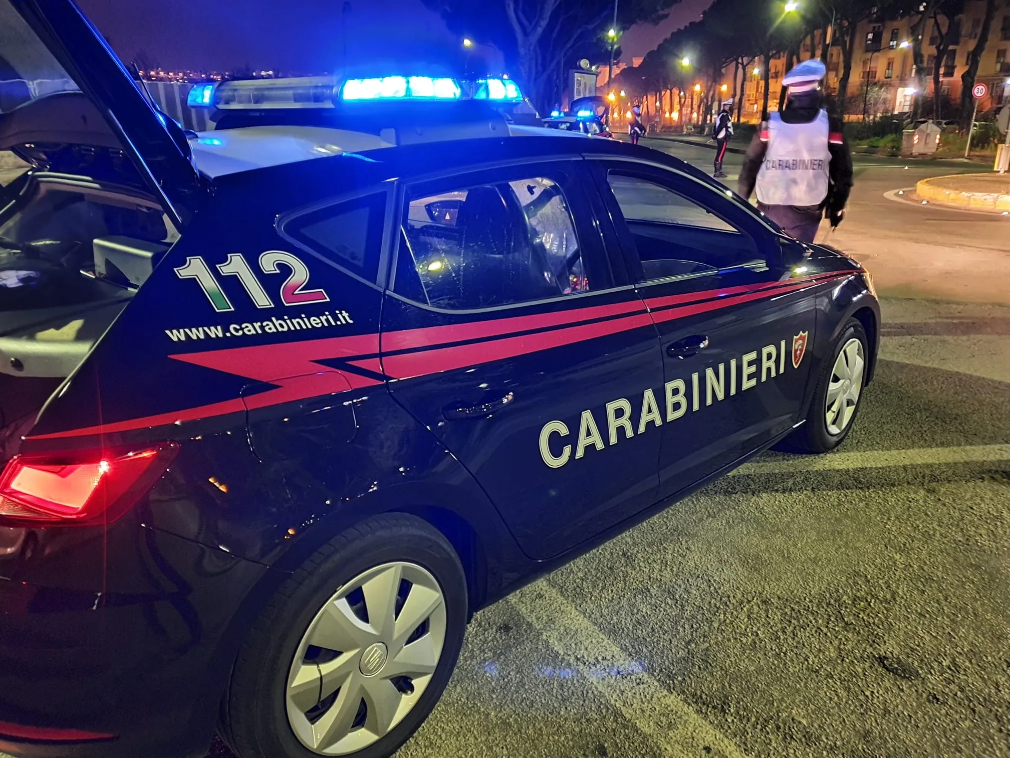 Porto San Giorgio – Ignora l’alt dei carabinieri e tenta di aggredirli: denunciata