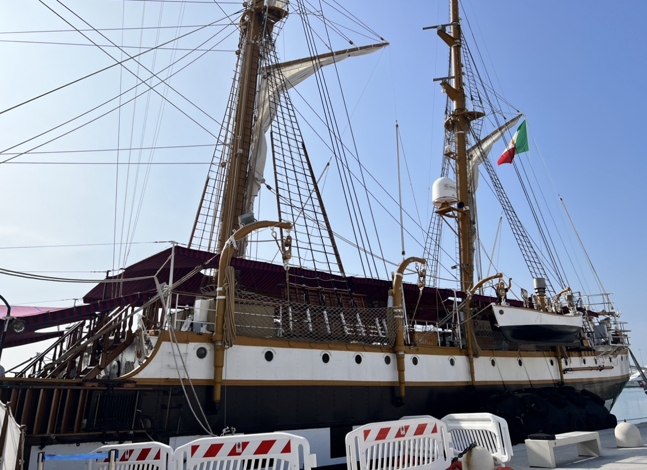 La nave scuola Palinuro approda ad Ancona