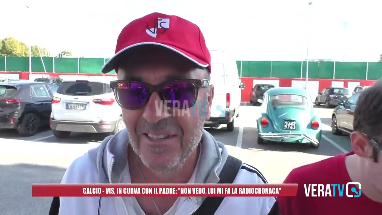 Calcio Serie C – Vis Pesaro, in curva con il padre: “Non vedo, lui mi fa la radiocronaca”