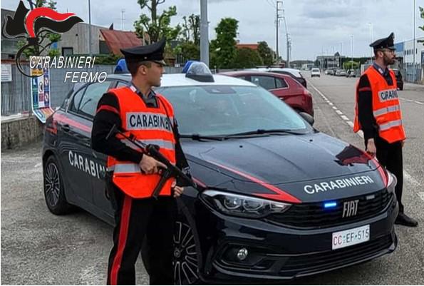 I carabinieri denunciano due persone per ricettazione e recuperano i mezzi rubati