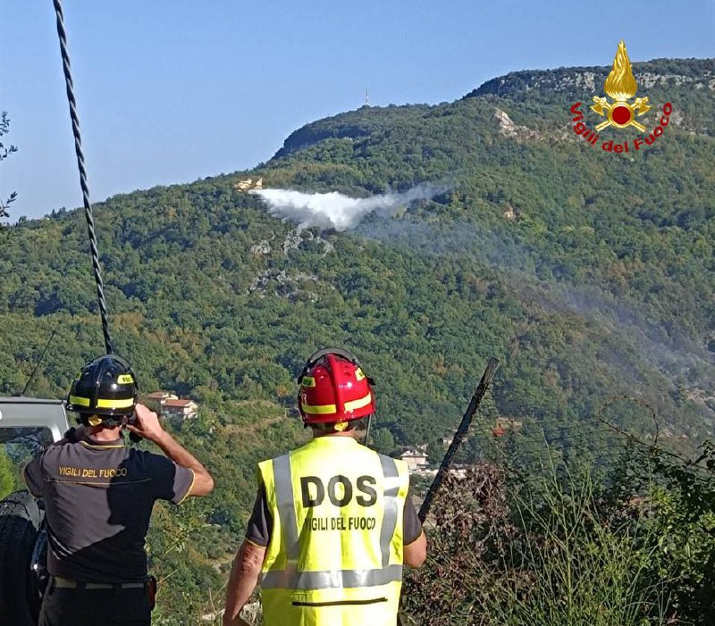 Incendio di Castel Trosino sotto controllo: 2 ettari in fumo