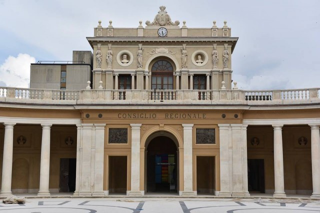 Abruzzo, consiglio regionale: approvata la legge sulla bottega-scuola per l’artigianato artistico