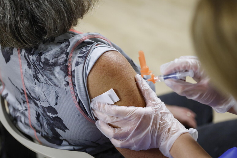 Al via la campagna vaccinale nelle Marche, possibile la “combo” anti-influenza e Covid