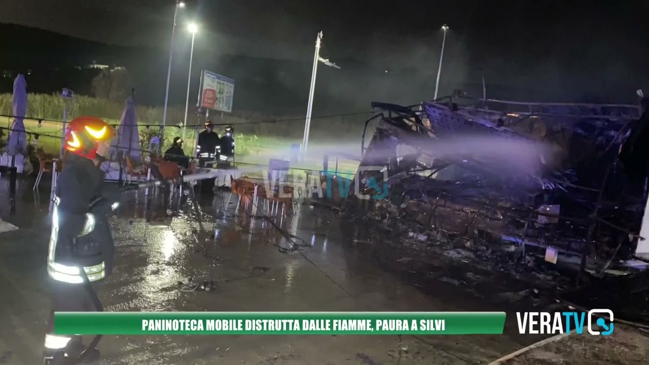 Paninoteca mobile distrutta dalle fiamme, paura a Silvi