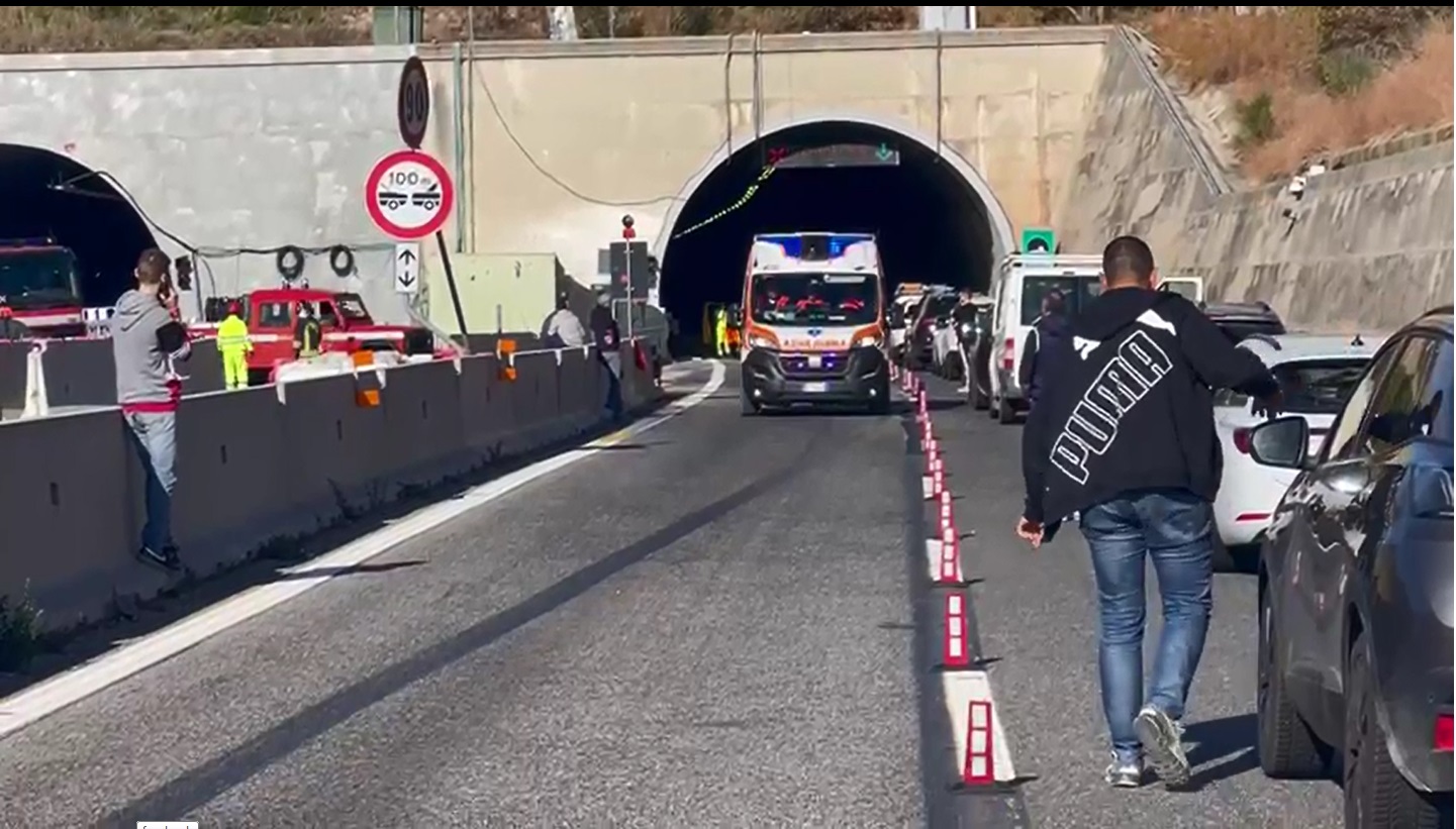Pescara – A14, incidente in galleria: coinvolti 4 mezzi