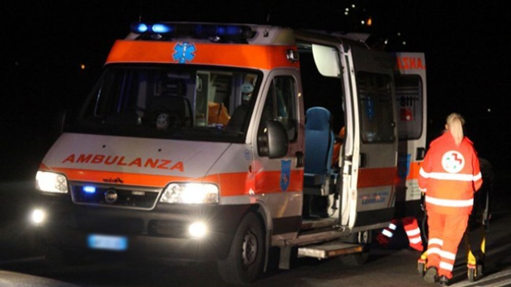 Pescara – Attraversa le strisce pedonali e viene investito da un’auto: morti un 76enne e il suo cane