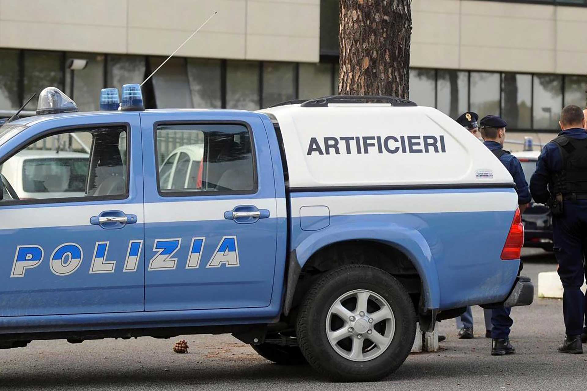 Valigetta sospetta sotto al palazzo Enel: falso allarme bomba