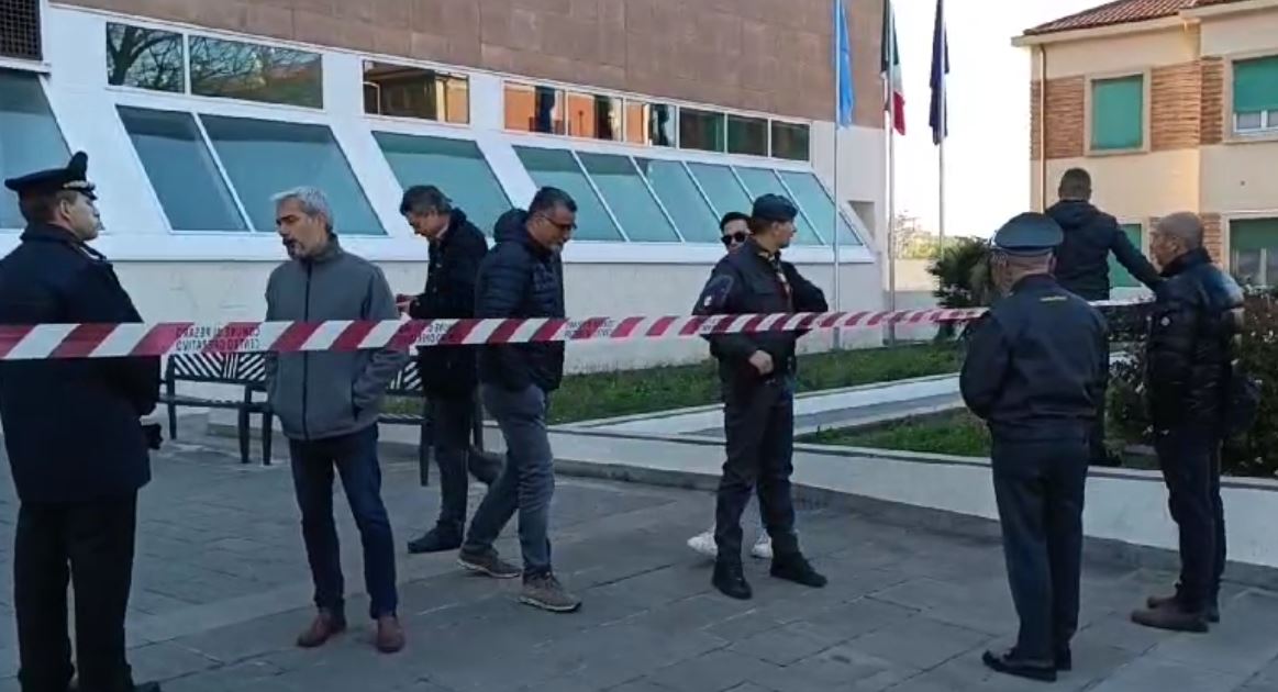 Pesaro – Telefona in prefettura, “c’e una bomba in tribunale”, tutto rientrato dopo i controlli